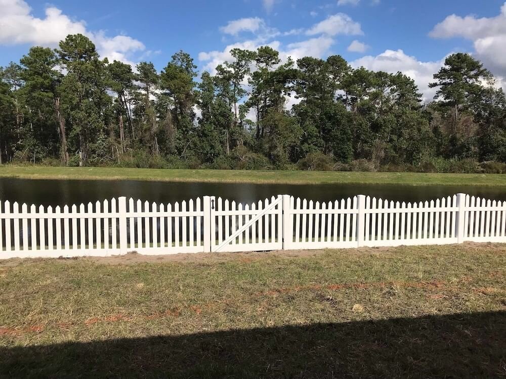 Vinyl_fence