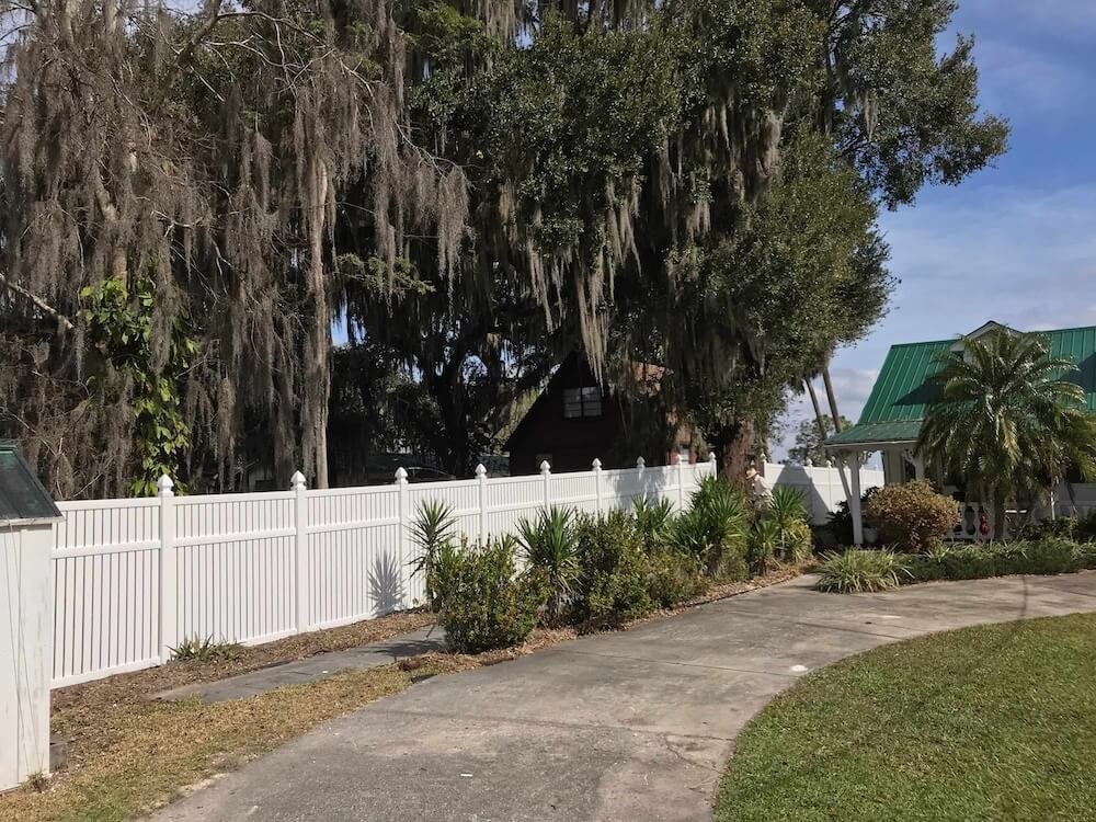 Vinyl_fence