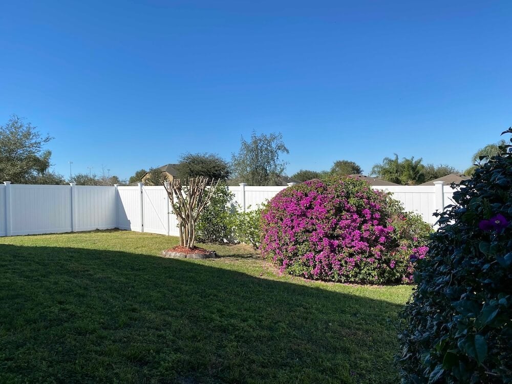 Vinyl_fence