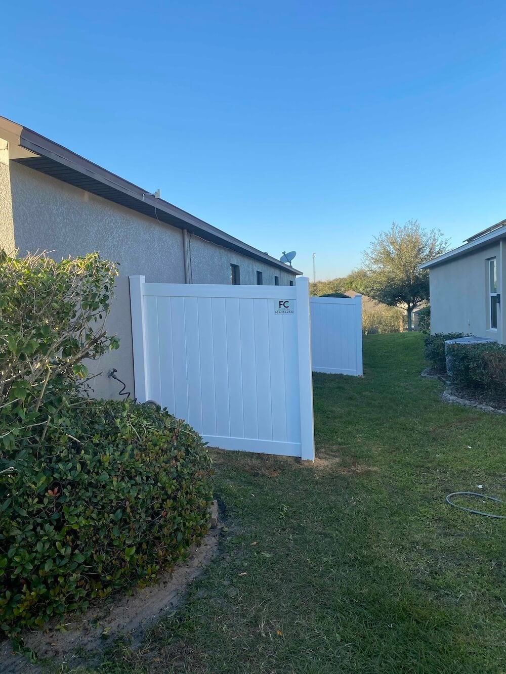 Vinyl_fence