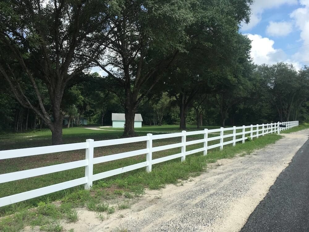 Vinyl_fence
