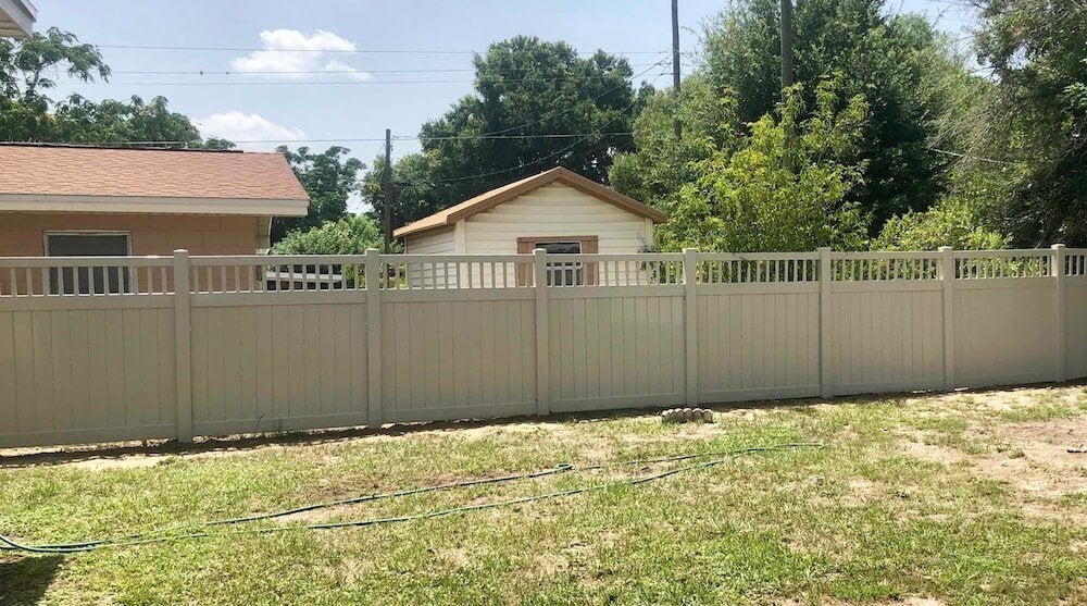 Vinyl_fence