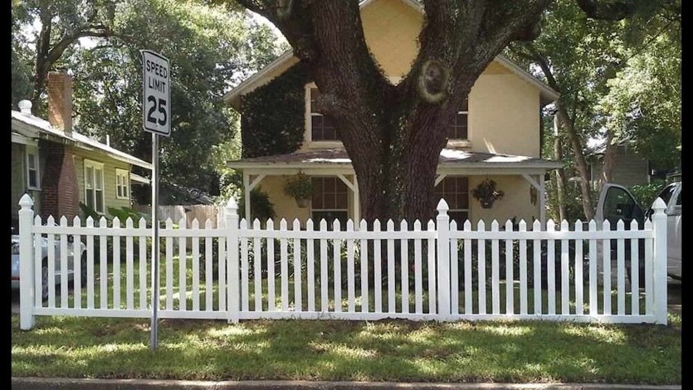 Vinyl_fence