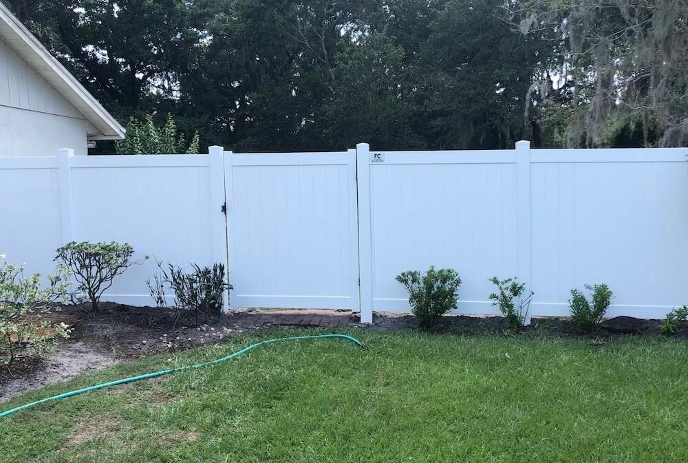 Vinyl_fence