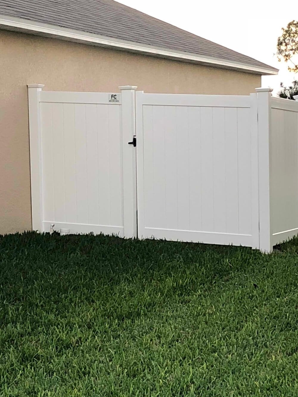 Vinyl_fence